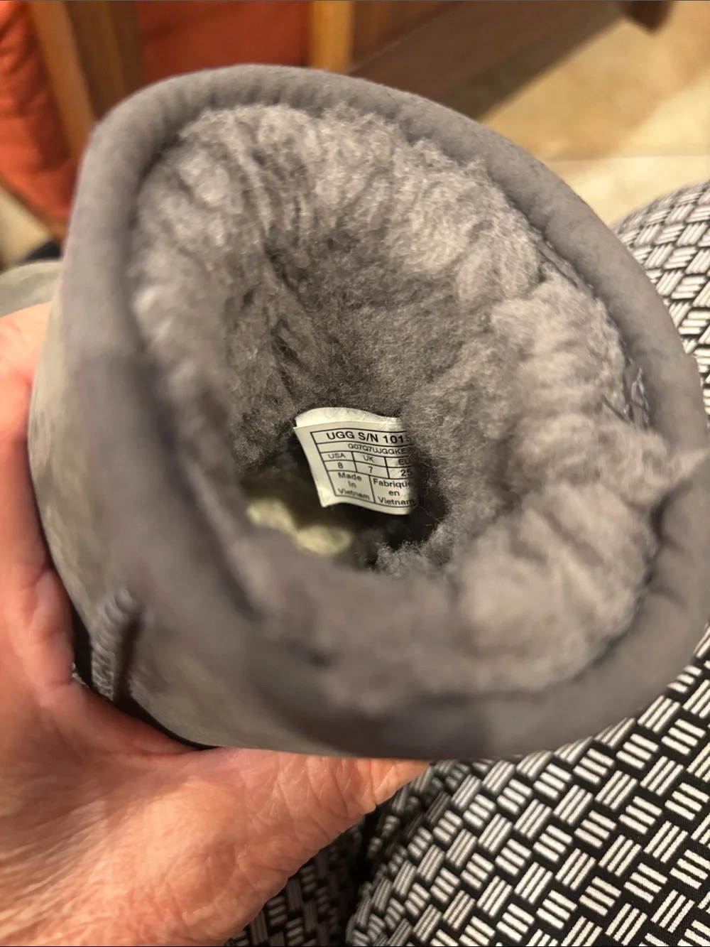 UGG Short Suede Boot in Grey size 8 Kids